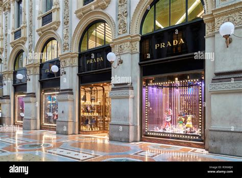 prada store in der nähe